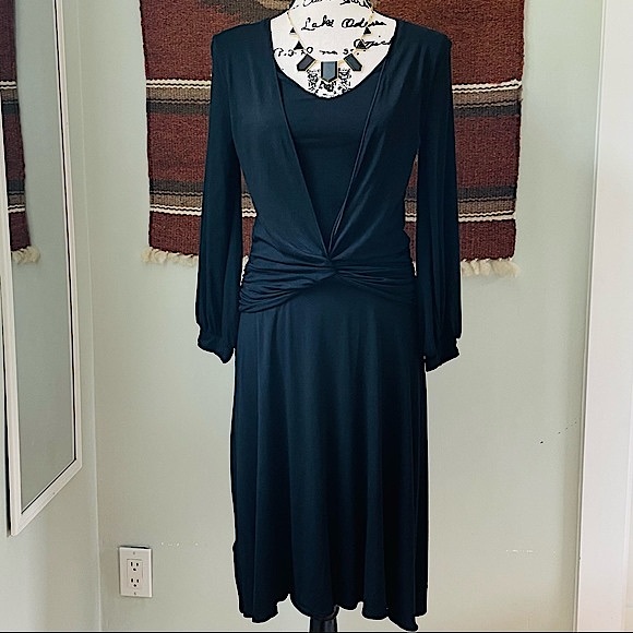 BCBGMaxAzria Dresses & Skirts - BCBGMaxAzria Faux-Wrap Flowy Midi Dress
